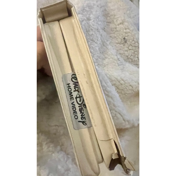 Disney’s The Rescuers VHS 1992 Black Diamond Classic - Picture 6 of 8